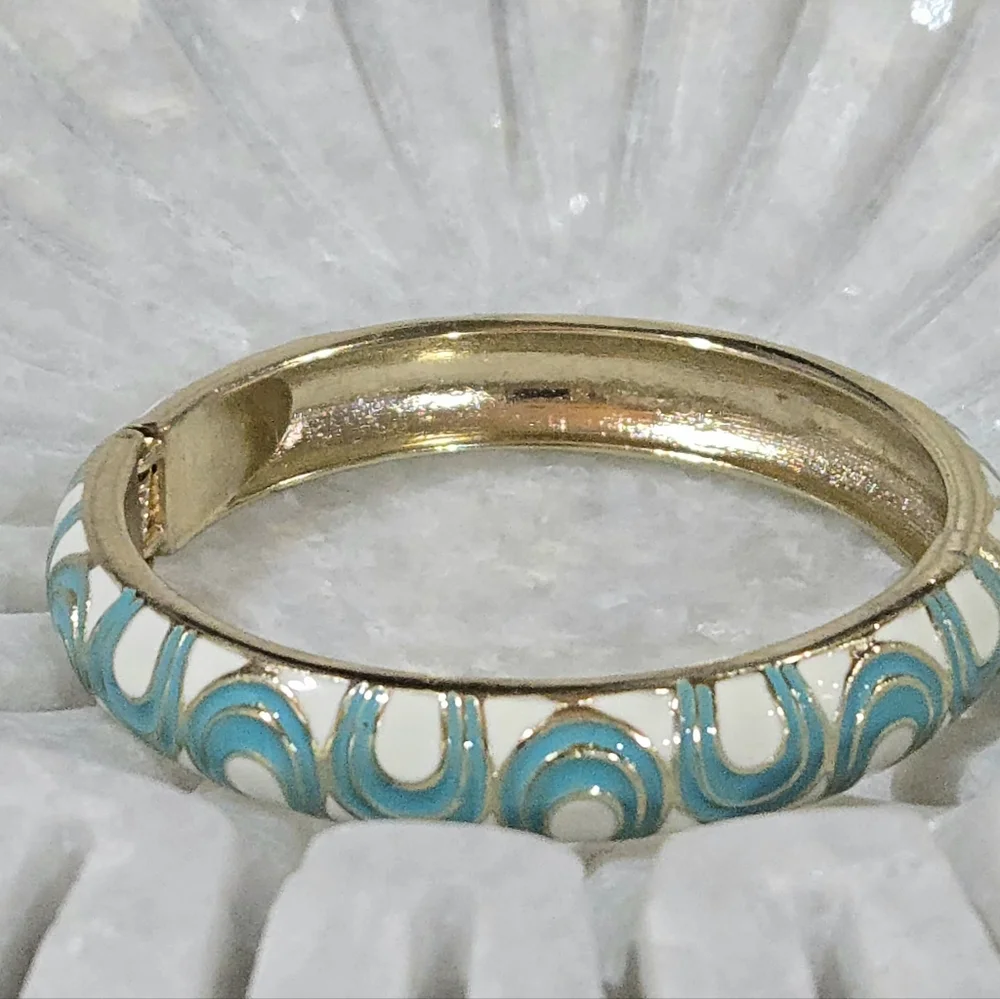 Nordstrom Sequin NYC Equestrian Turquoise Enamel Horseshoe Hinge‎ Bangle NWOT